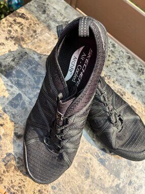 Skechers Black Arch Fir Air Cooled Sneaker Slip On